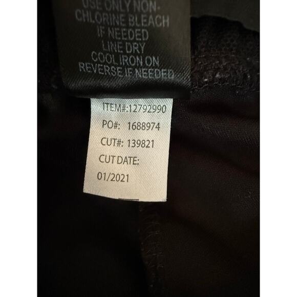 Torrid Pull-On Stretch Mesh Mid-Rise Short Womens Sz 1 1X Black Lace Embroidered - Picture 7 of 7